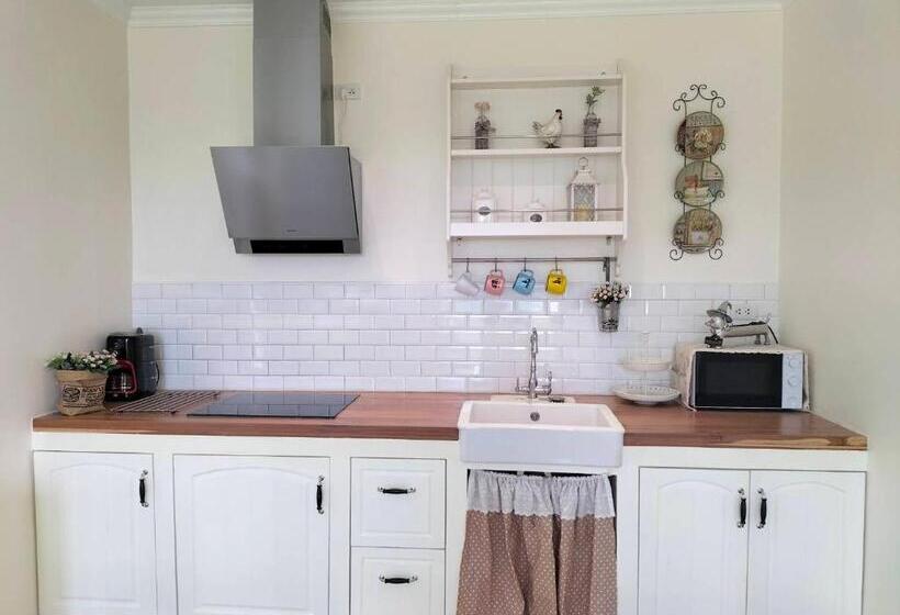 Дом 1 Спальня, Misty English Cottage