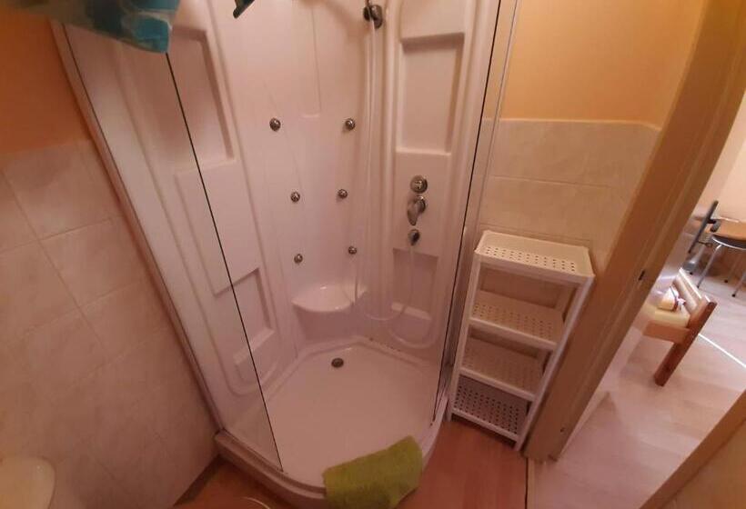 חדר סטנדרט לארבעה, Penzion A Chatový Camp Havraníky U Np Podyjí