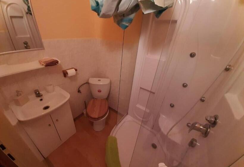 חדר סטנדרט לארבעה, Penzion A Chatový Camp Havraníky U Np Podyjí