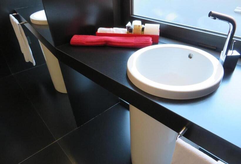 家庭间, Arc My Otel