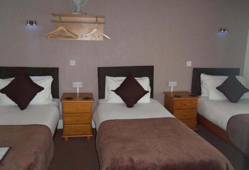 غرفة قياسية ثلاثية, Novello Blackpool