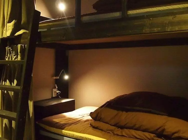 ルームシェアのワンベッド, Fukuoka Hana Hostel