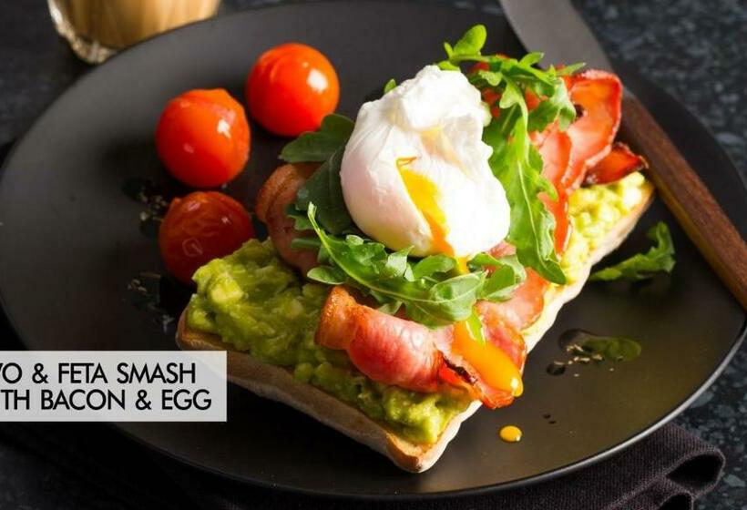 Студия Стандарт, Greenlane Manor Motel