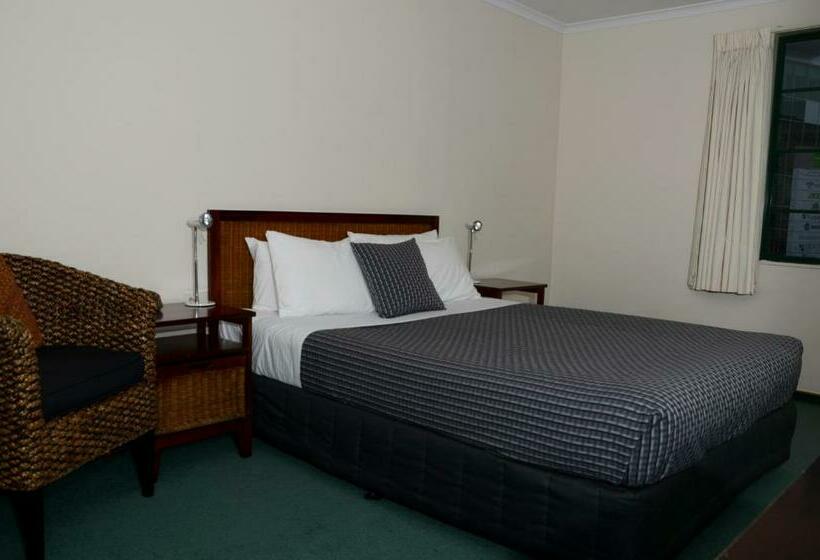 Студия Стандарт, Greenlane Manor Motel