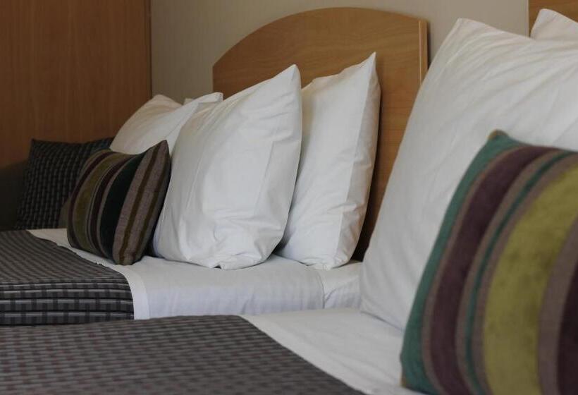 패밀리 룸, Greenlane Manor Motel