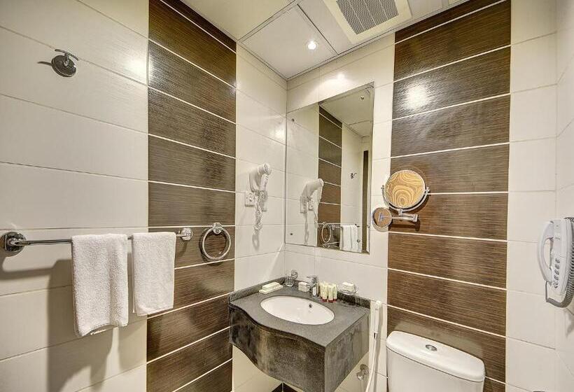 חדר סטנדרט לשלושה, Elaf Bakkah