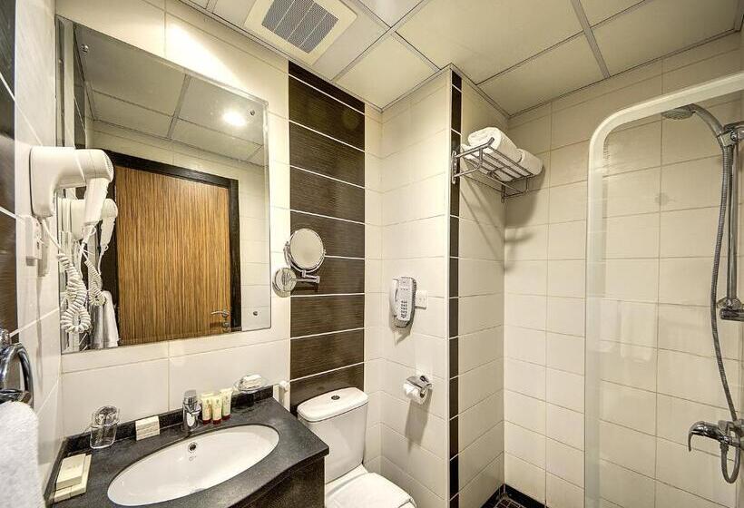 סוויטת ג'וניור, Elaf Bakkah