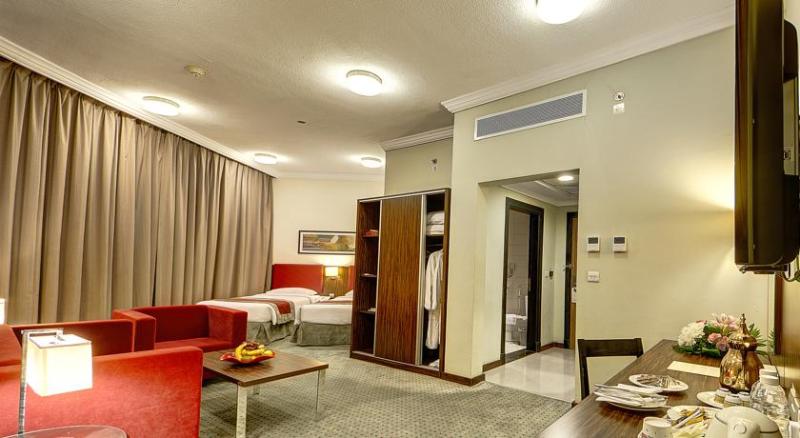 סוויטת ג'וניור, Elaf Bakkah