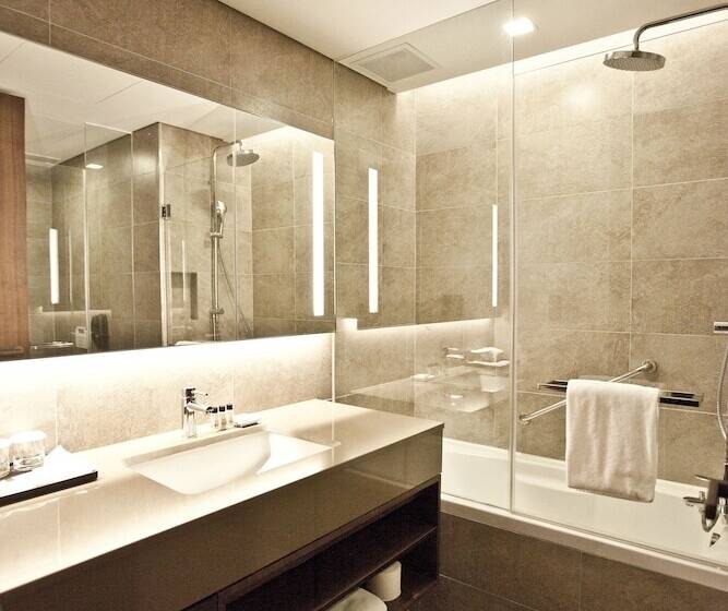 Quarto Deluxe, Four Points By Sheraton Josun, Seoul Station