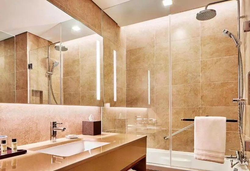 キングサイズベッドのデラックスルーム, Four Points By Sheraton Josun, Seoul Station