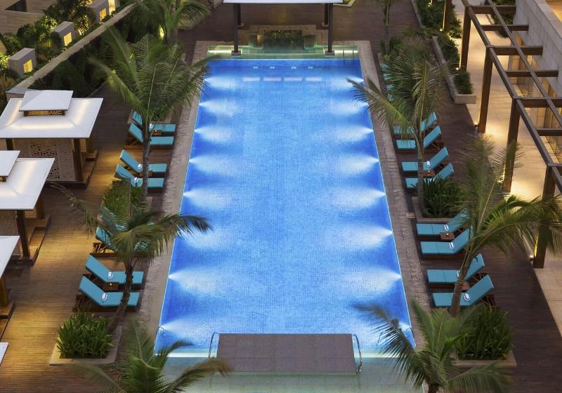 اتاق لوکس با چشم‌انداز استخر, Jw Marriott Mumbai Sahar Airport