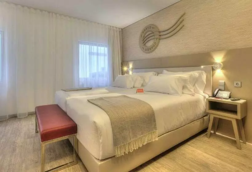 Quarto superior, NH Collection Porto Batalha