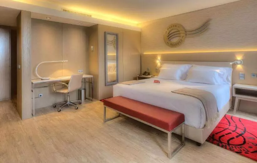 Quarto Premium Vista Cidade, NH Collection Porto Batalha