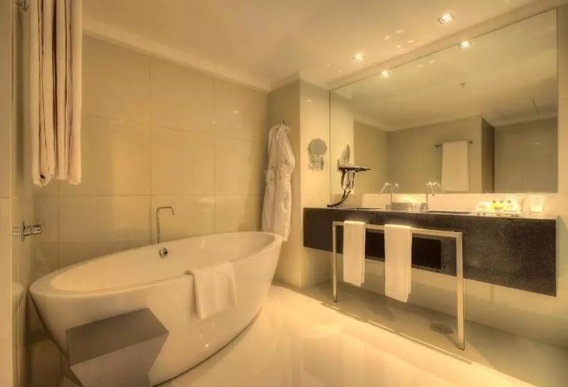 Quarto Familiar, NH Collection Porto Batalha