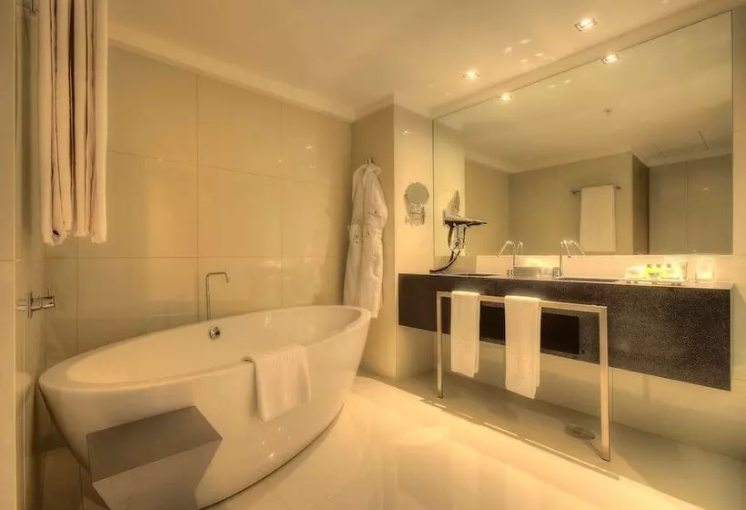 Quarto Familiar, NH Collection Porto Batalha