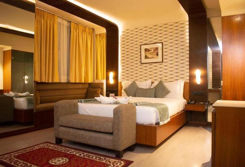 חדר קלאב, Regenta Orko S Kolkata