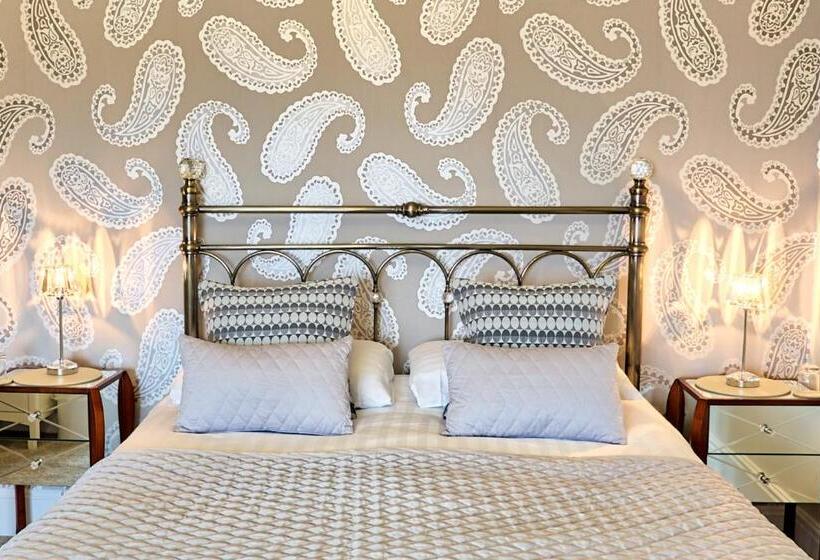 수피리어 룸, Sefton Court