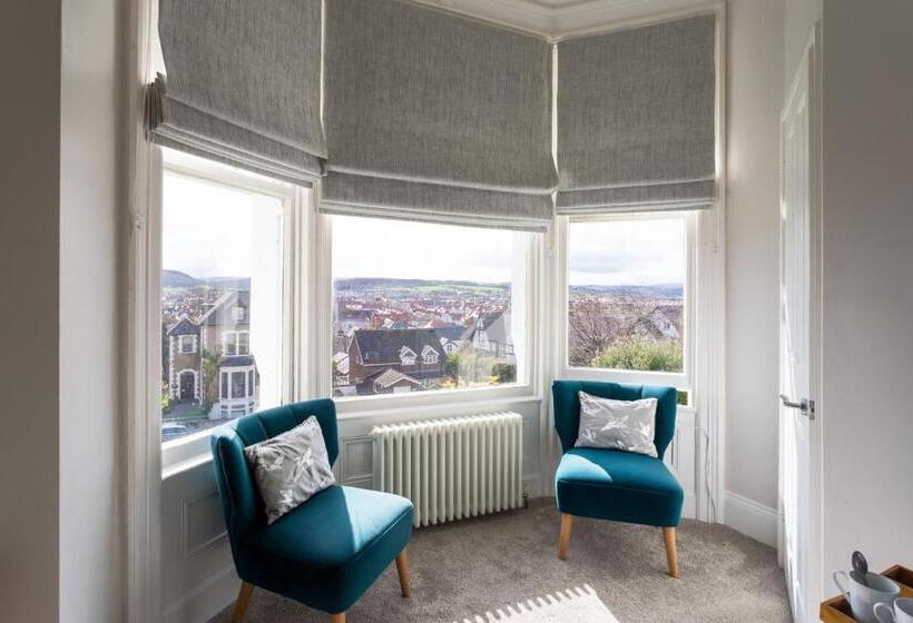 수피리어 룸, Sefton Court