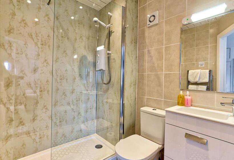 수피리어 룸, Sefton Court