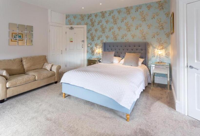 수피리어 룸, Sefton Court