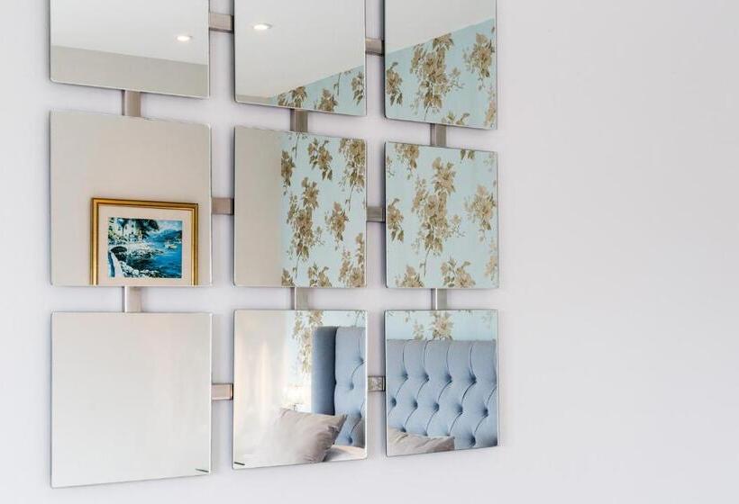 수피리어 룸, Sefton Court