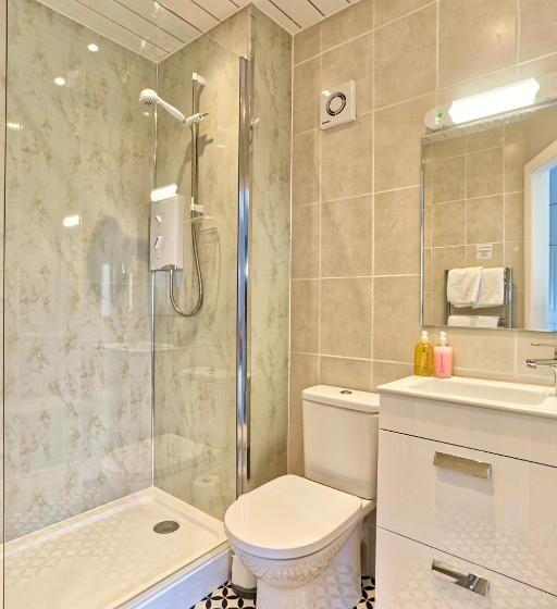 수피리어 룸, Sefton Court