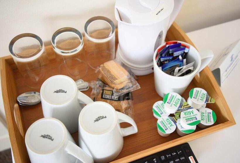 스탠다드 트리플 룸, The Caledonian