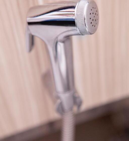 اتاق پرمیوم, The Charter House