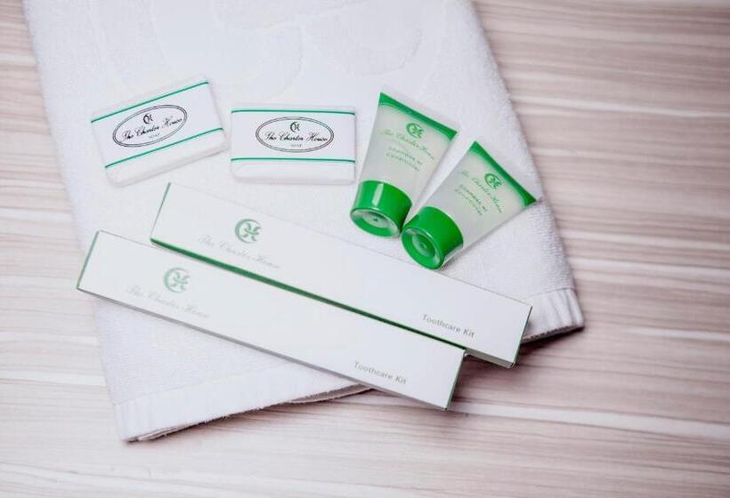 اتاق پرمیوم, The Charter House