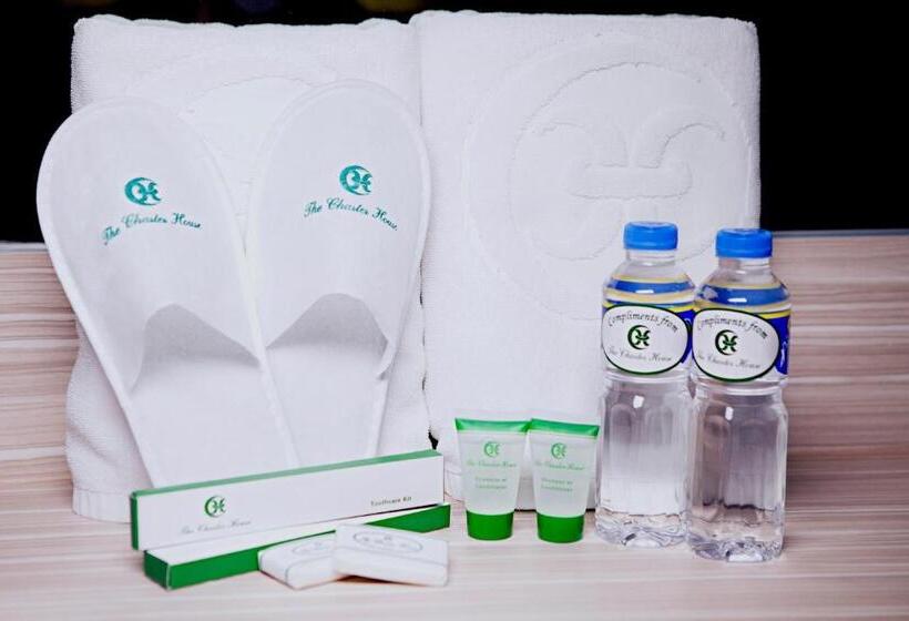 اتاق خانوادگی, The Charter House