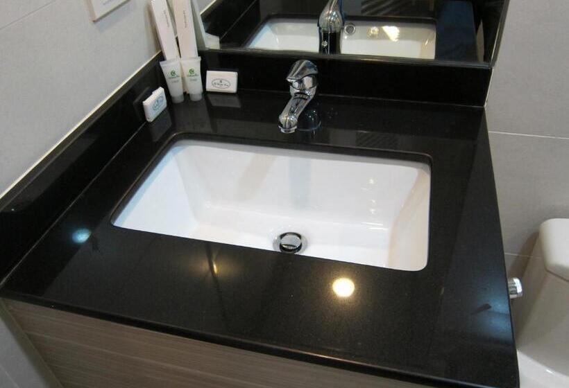 اتاق استاندارد, The Charter House