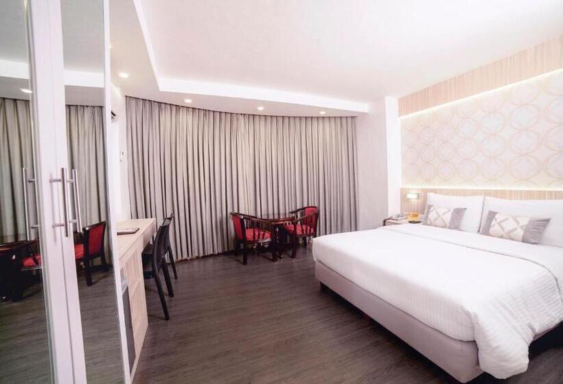 اتاق پرمیوم, The Charter House