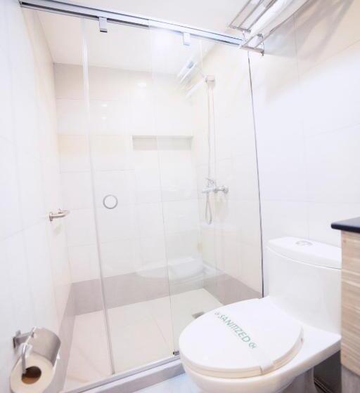 اتاق خانوادگی, The Charter House