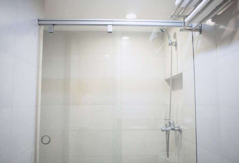 اتاق سوپریور, The Charter House