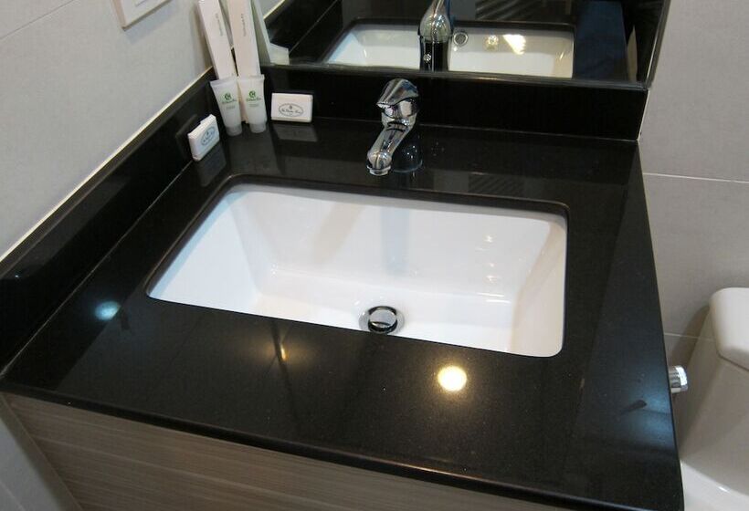 اتاق سوپریور, The Charter House