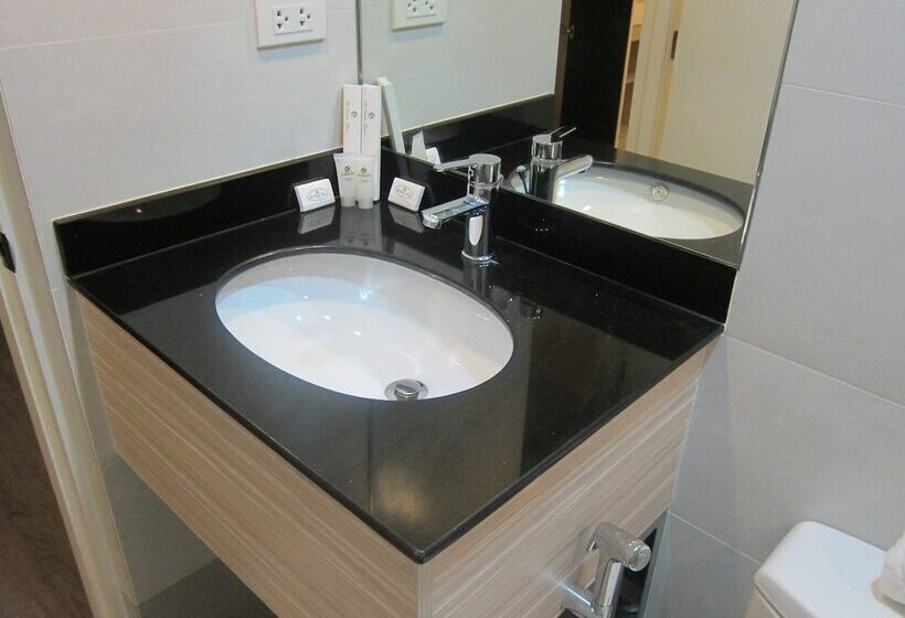 اتاق خانوادگی, The Charter House