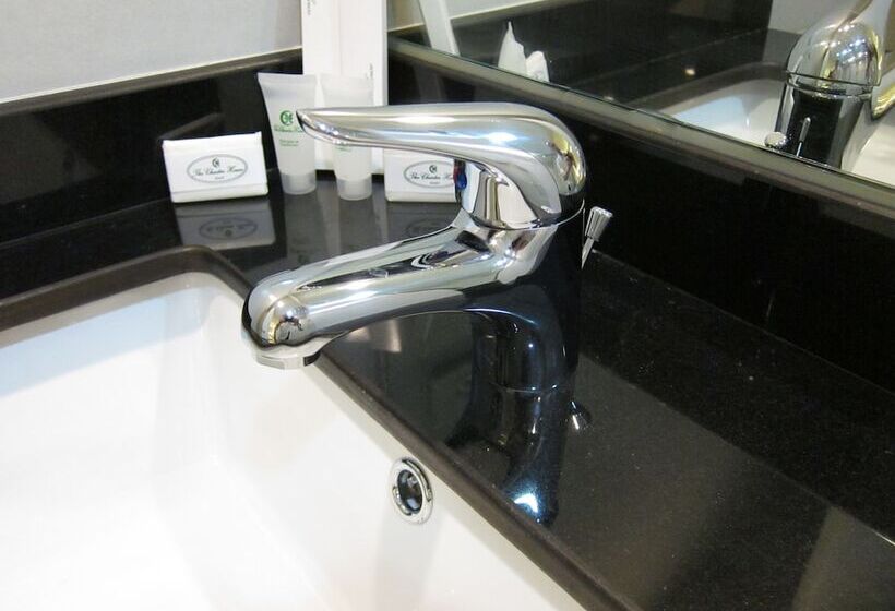 اتاق استاندارد, The Charter House