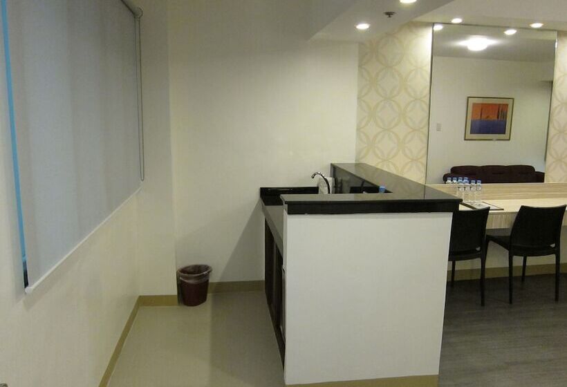 标准间, The Charter House