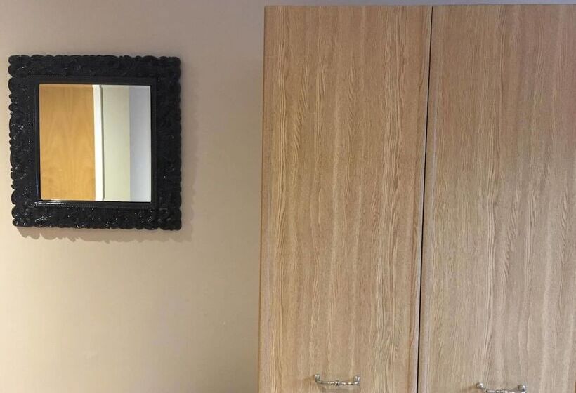 חדר משפחתי, The Fitzwilliam