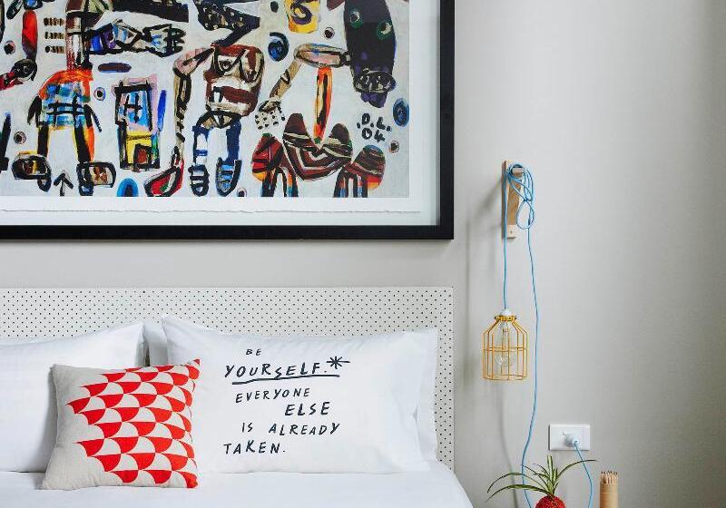 חדר סטנדרט עם מיטת קינג, Art Series   The Larwill Studio