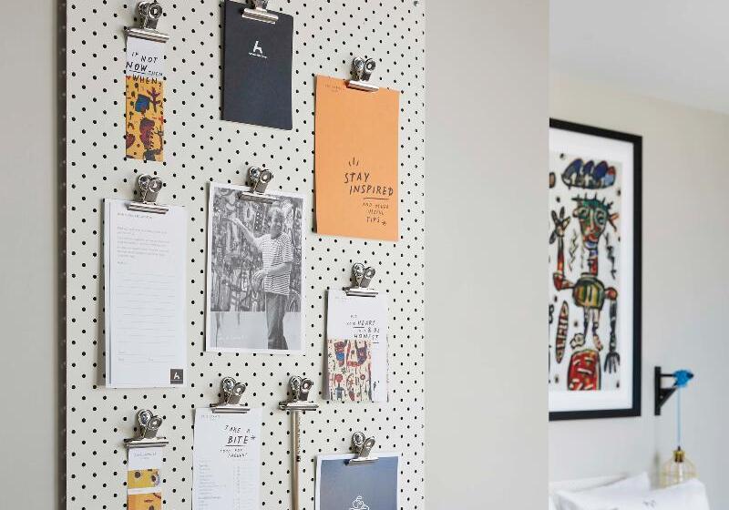 חדר סטנדרט עם מיטת קינג, Art Series   The Larwill Studio