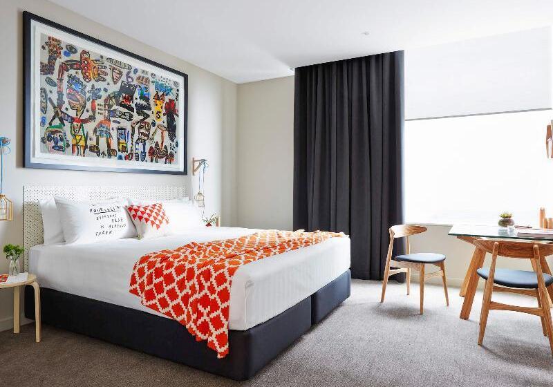 חדר סטנדרט עם מיטת קינג, Art Series   The Larwill Studio