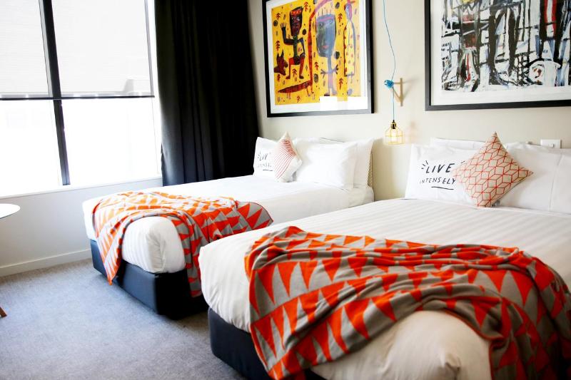 חדר סטנדרט, Art Series   The Larwill Studio