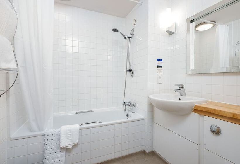 スタンダードルーム, The World S End Northampton