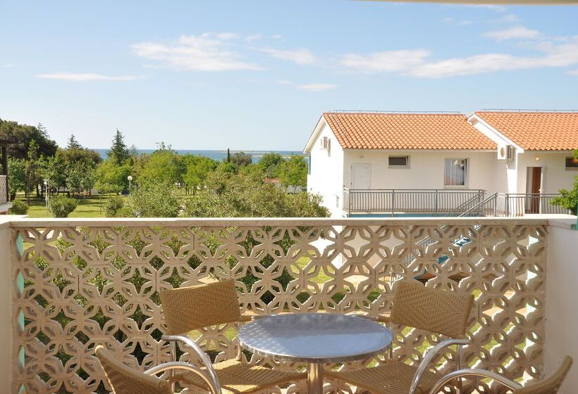 ２ベッドルームアパートメント, Kazela Apartments