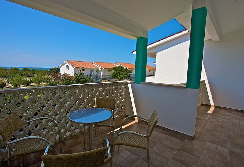 ２ベッドルームアパートメント, Kazela Apartments