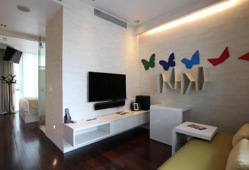 1 Bedroom Executive Apartment, St Residences Novena