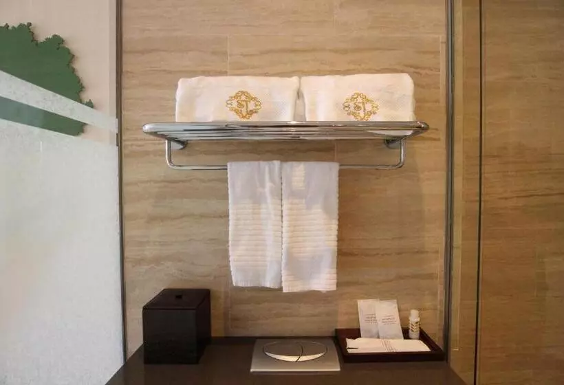 Executive Studio, St Residences Novena