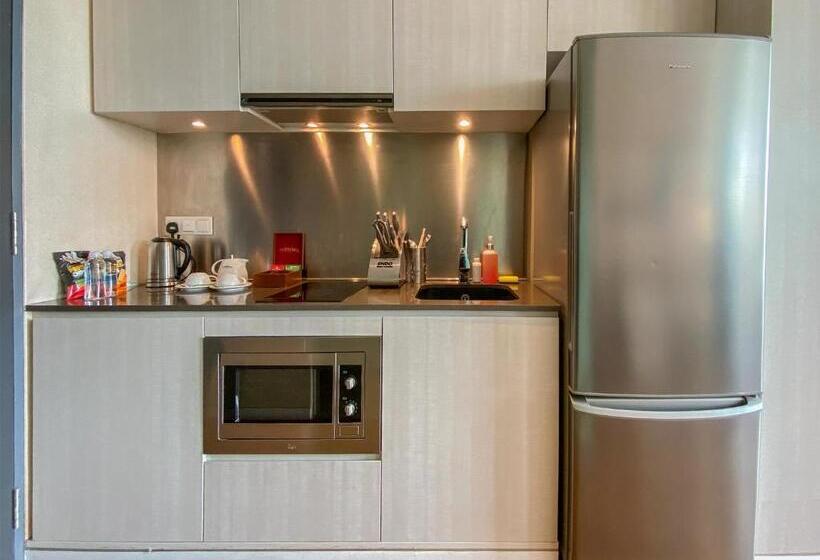 Executive Studio, St Residences Novena