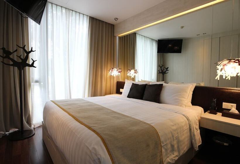 1 Bedroom Executive Apartment, St Residences Novena